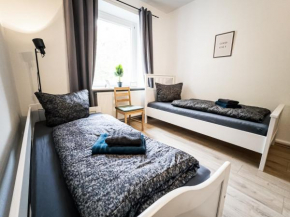 Ruhige 2 Schlafzimmer Wohnung: 5 Einzelbetten + Küche, modernes Bad, TV, Waschmaschine